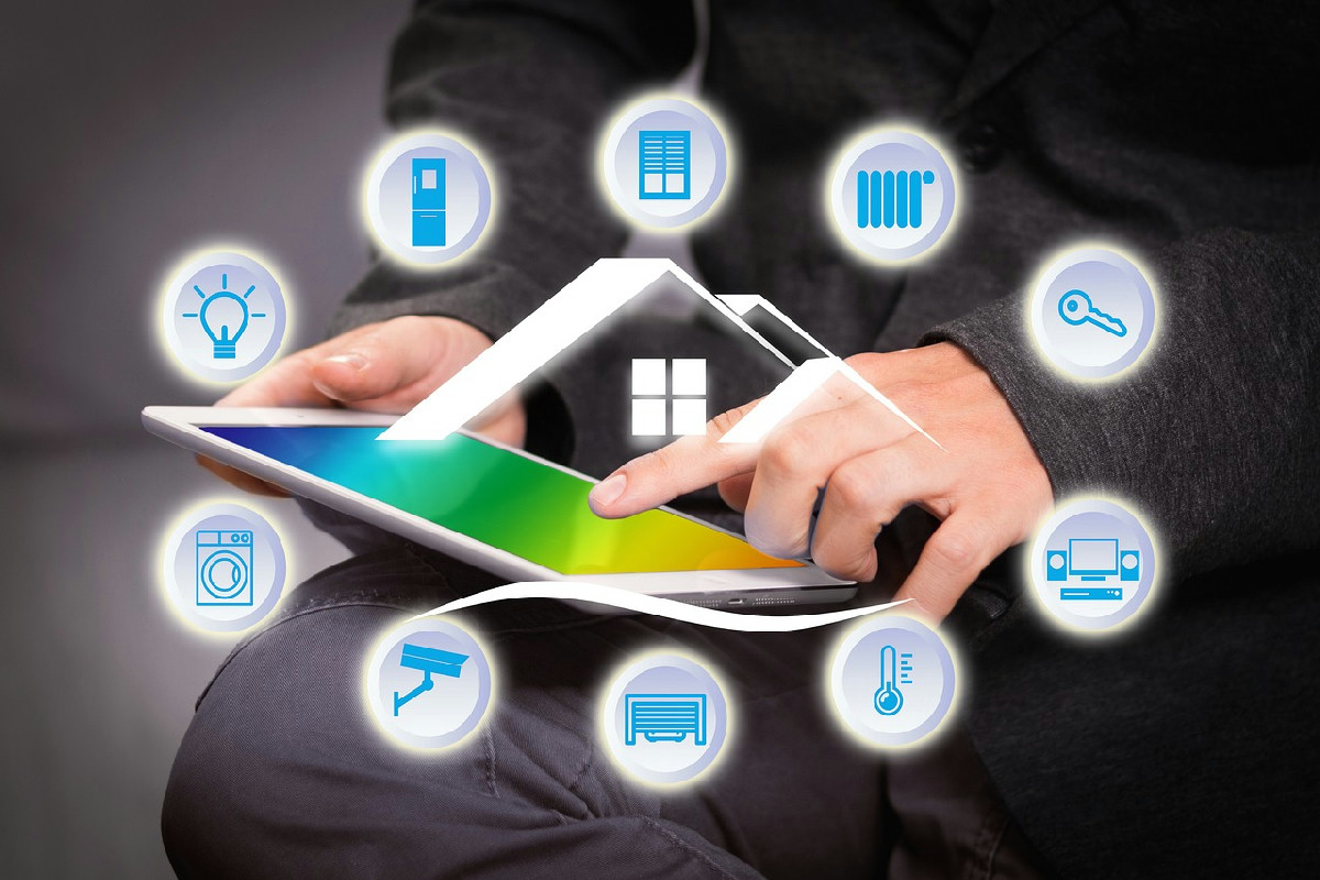Smart home in tasca: 5 app indispensabili per gestire luci, calore e sicurezza a distanza